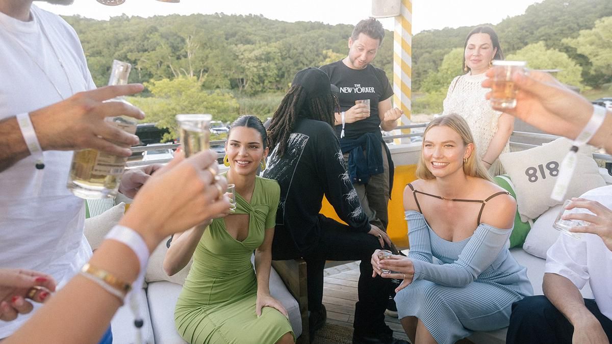 Кендалл Дженнер засветилась на вечеринке с бойфрендом-баскетболистом: новые фото Кендалл Дженнер засветилась на вечеринке с бойфрендом-баскетболистом: новые фото