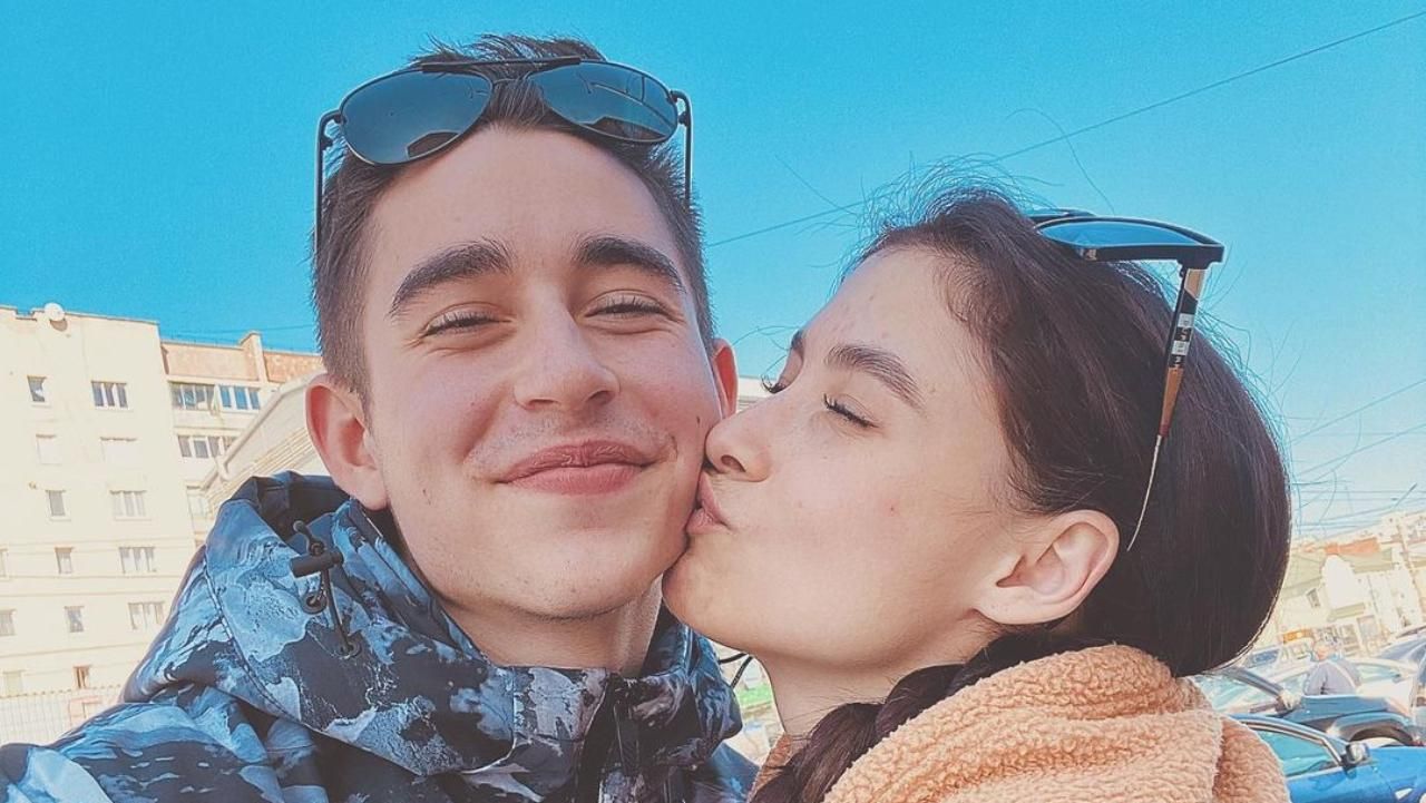 23-летняя невеста Романа Сасанчина намекнула на беременность 23-летняя невеста Романа Сасанчина намекнула на беременность