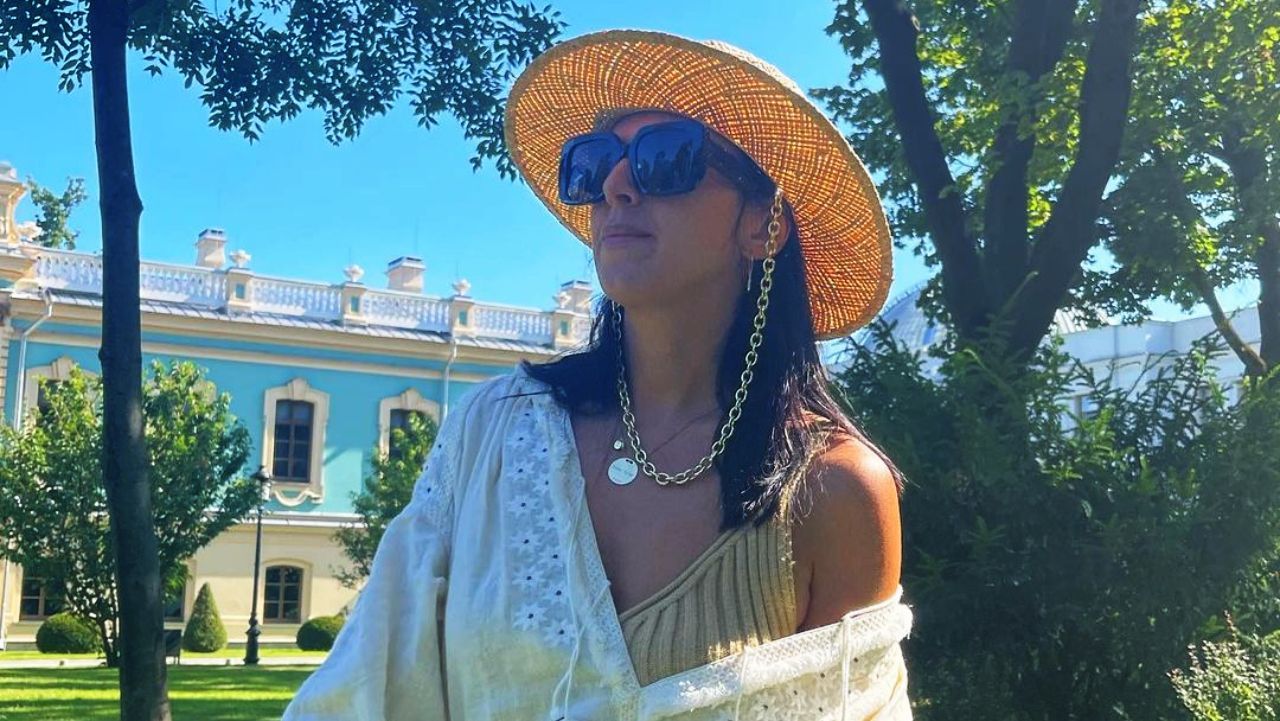 Джамала одягнула розкішну вишиту сукню Віти Кін в ценрі Києва: фото - Новини Києва - Showbiz Джамала одягнула розкішну вишиту сукню Віти Кін в ценрі Києва: фото - Новини Києва - Showbiz