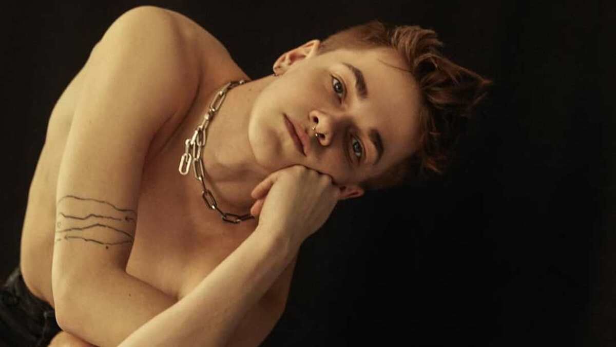 Танцора балета Дорофеевой выписали из больницы: дома ему устроили вечеринку Танцора балета Дорофеевой выписали из больницы: дома ему устроили вечеринку