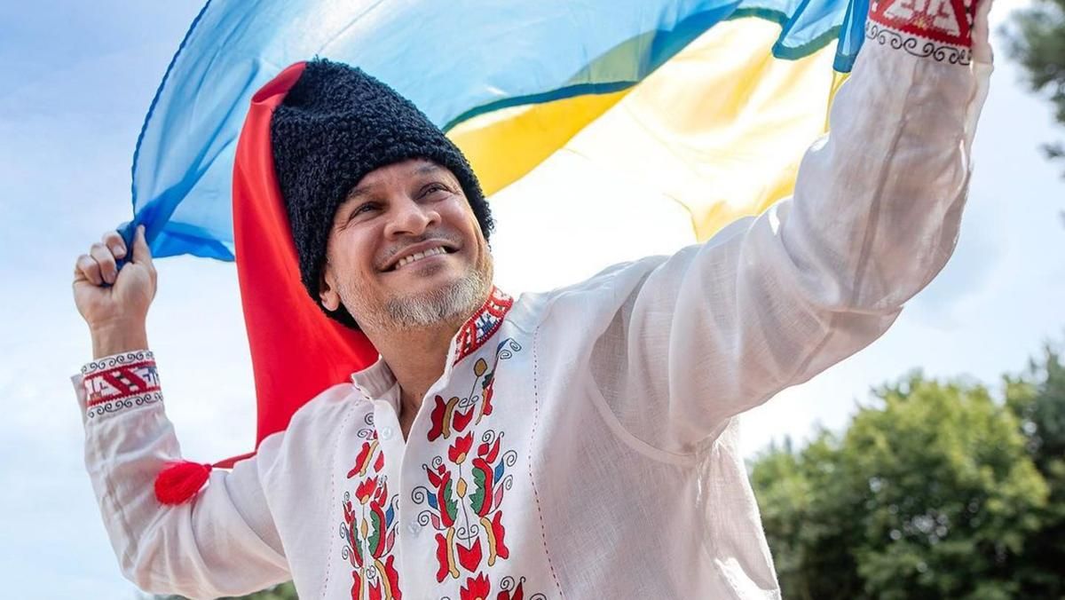 В вышиванке и шароварах: Эктор Хименес-Браво трогательно поздравил с Днем Независимости Украины