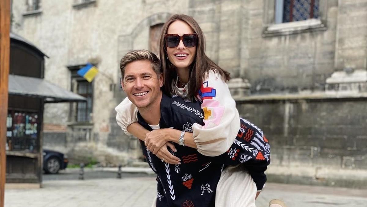 Владимир Остапчук и Кристина Горняк прогулялись по Львову в вышиванках: эффектные фото Владимир Остапчук и Кристина Горняк прогулялись по Львову в вышиванках: эффектные фото