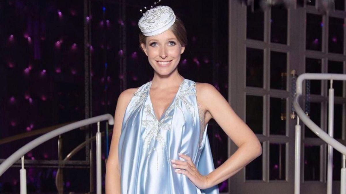 Катя Осадчая вернулась к работе через 5 дней после родов: фото в синем платье Катя Осадчая вернулась к работе через 5 дней после родов: фото в синем платье