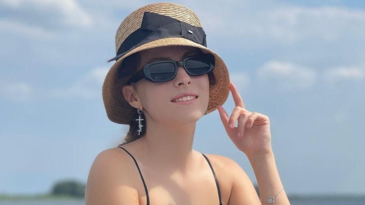 Сломался скутер: дочь Оли Поляковой остановилась посреди водоема