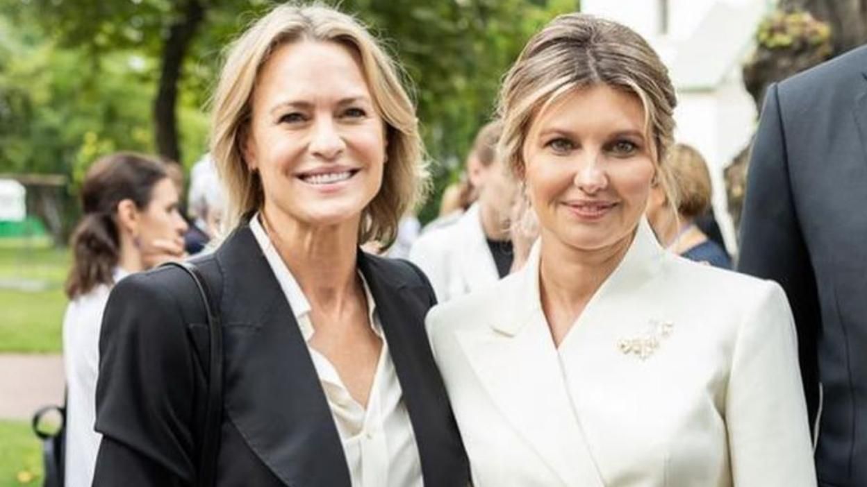 Зірка "Карткового будинку" Робін Райт подякувала Зеленським за гостину в Україні - Новини Києва сьогодні - Showbiz Зірка "Карткового будинку" Робін Райт подякувала Зеленським за гостину в Україні - Новини Києва сьогодні - Showbiz