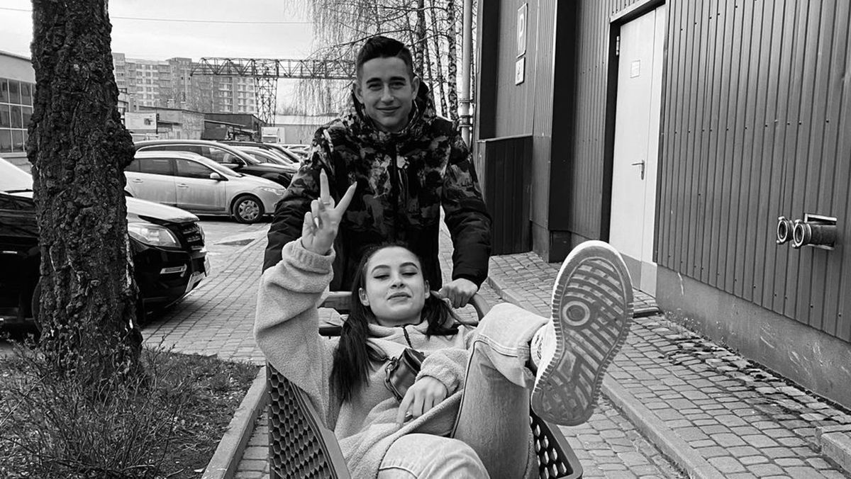 Роман Сасанчин с беременной невестой переезжает из столицы: где будет жить пара Роман Сасанчин с беременной невестой переезжает из столицы: где будет жить пара