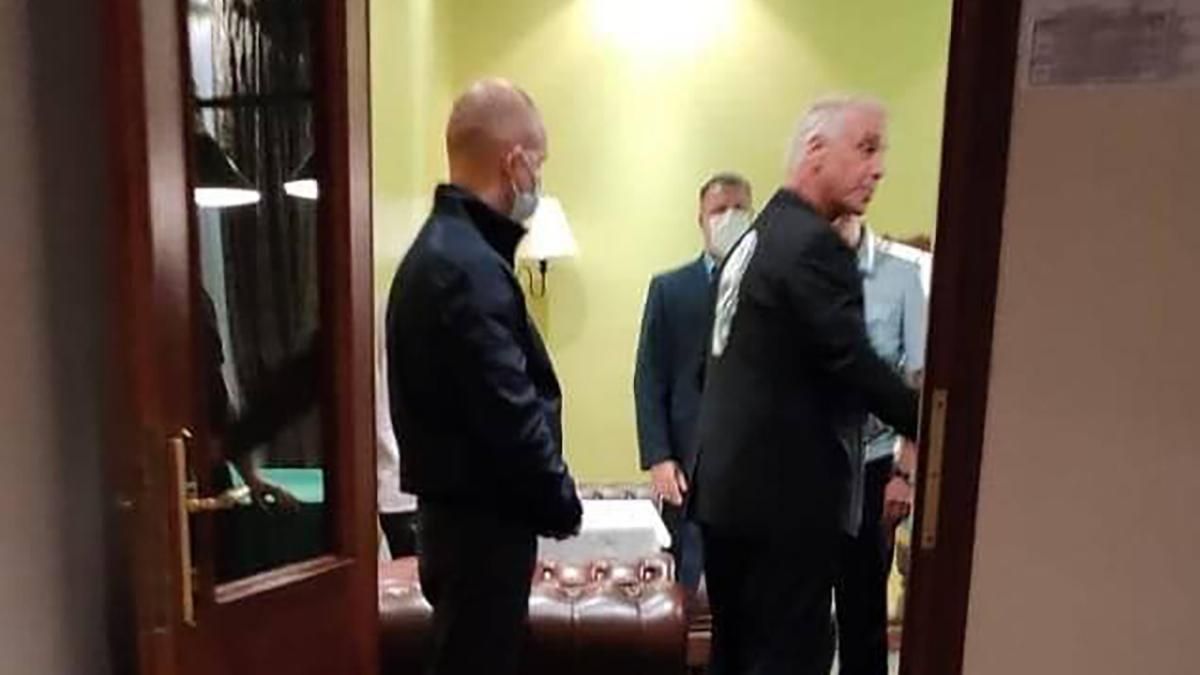 У готельний номер Ліндеманна з Rammstein навідались російські силовики - Новини шоу-бізнесу - Showbiz У готельний номер Ліндеманна з Rammstein навідались російські силовики - Новини шоу-бізнесу - Showbiz