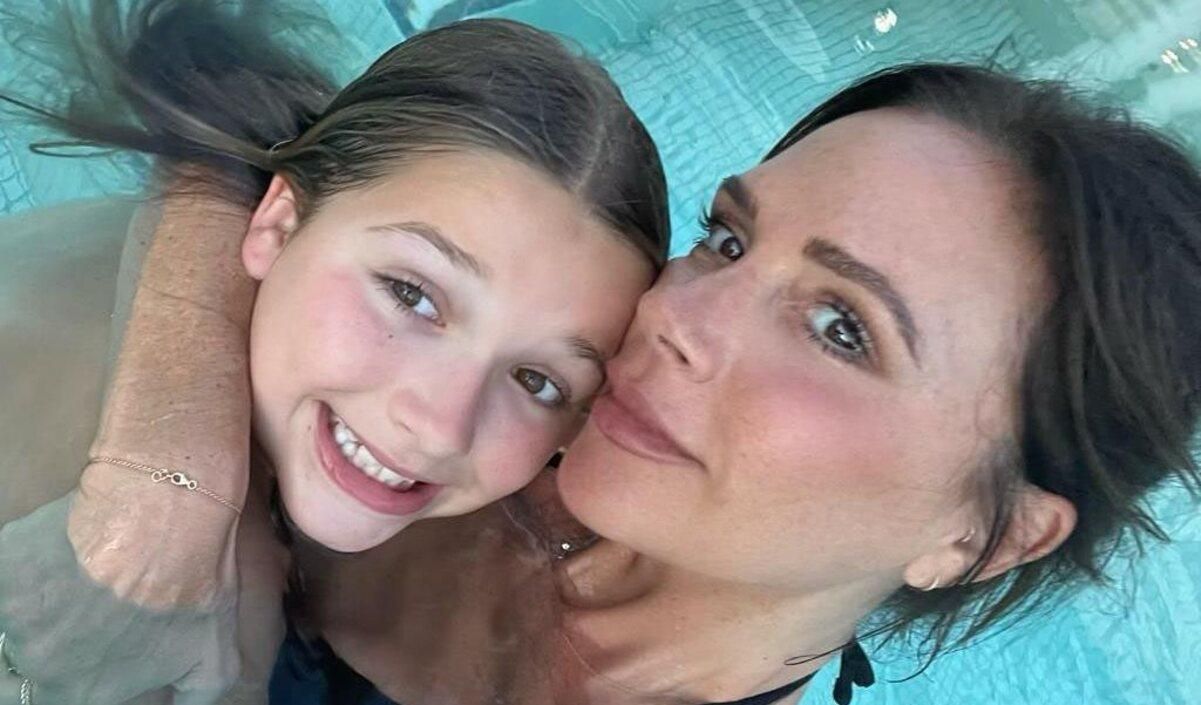 Виктория Бекхэм отдохнула с семьей в аквапарке: миловидные кадры