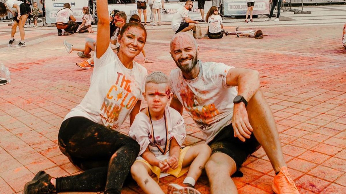 Влад Яма з дружиною і сином здійснив "кольоровий забіг" у Києві: яскраві фото - Новини шоу-бізнесу - Showbiz Влад Яма з дружиною і сином здійснив "кольоровий забіг" у Києві: яскраві фото - Новини шоу-бізнесу - Showbiz