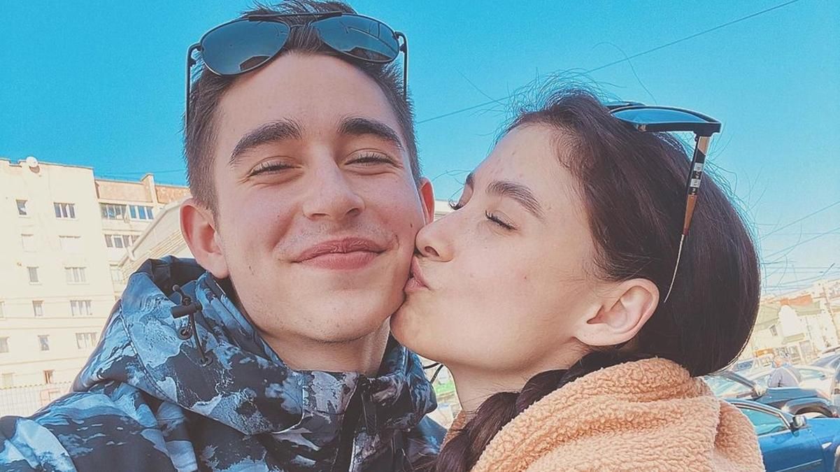 Хотела пошутить про две полоски, – как Роман Сасанчин узнал о беременности любимой Хотела пошутить про две полоски, – как Роман Сасанчин узнал о беременности любимой