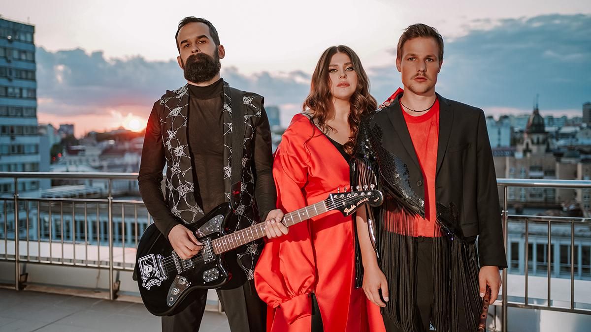 KAZKA презентував саундтрек до серіалу "Моя улюблена Страшко" – лірична пісня "Цілувати тебе" - Showbiz KAZKA презентував саундтрек до серіалу "Моя улюблена Страшко" – лірична пісня "Цілувати тебе" - Showbiz