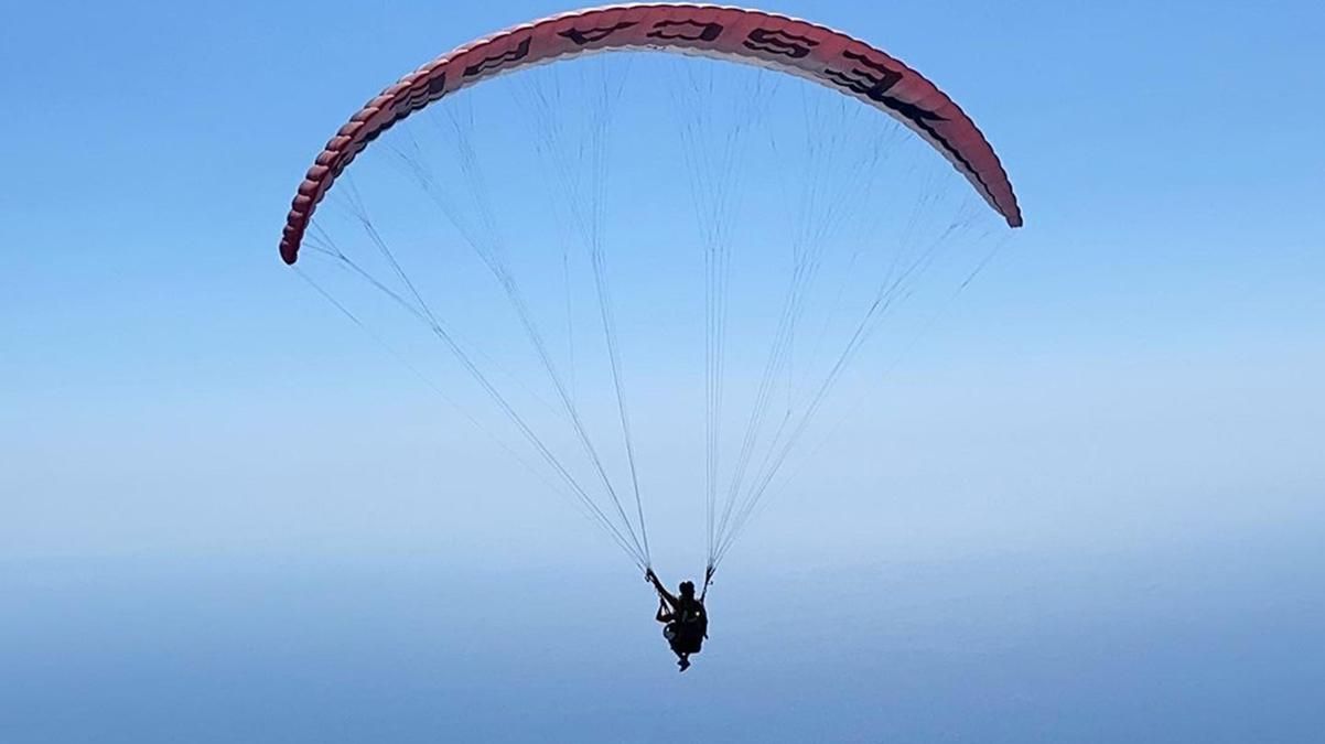 Даша Астафьева полетала на параплане над морем: сказочные фото и видео