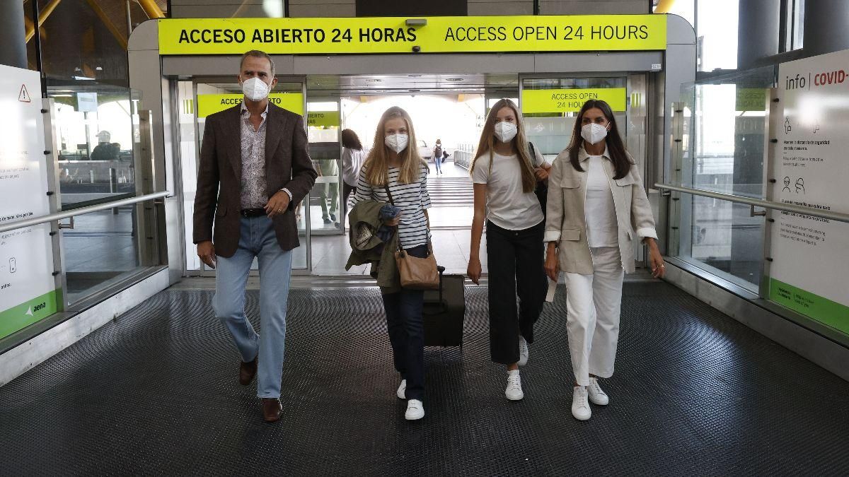 Королева Летиція провела доньку на навчання: фото повсякденного образу Її Величності - Showbiz Королева Летиція провела доньку на навчання: фото повсякденного образу Її Величності - Showbiz