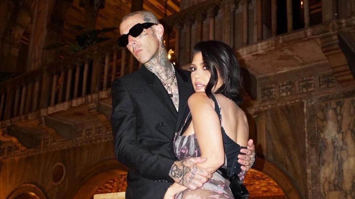 Кортні Кардашян відпочиває в Італії з епатажним бойфрендом: фото з романтичної відпустки - Новини шоу-бізнесу - Showbiz Кортні Кардашян відпочиває в Італії з епатажним бойфрендом: фото з романтичної відпустки - Новини шоу-бізнесу - Showbiz