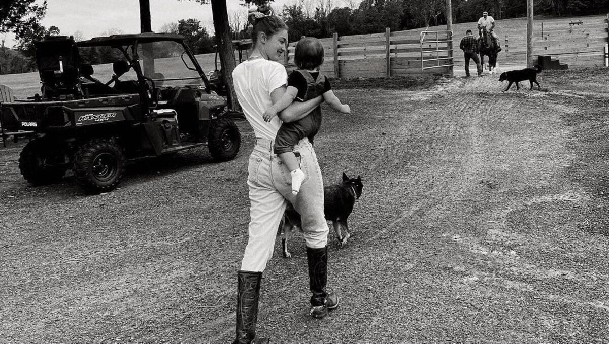 Джіджі Хадід показала, як провела останній місяць літа: милі фото з донькою - Новини шоу-бізнесу - Showbiz Джіджі Хадід показала, як провела останній місяць літа: милі фото з донькою - Новини шоу-бізнесу - Showbiz