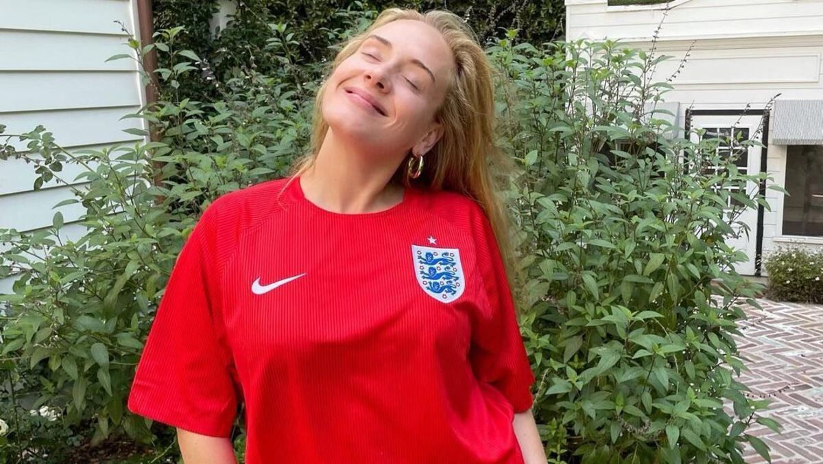 На свидании с бойфрендом: Адель заметили в стильной миниюбке На свидании с бойфрендом: Адель заметили в стильной миниюбке