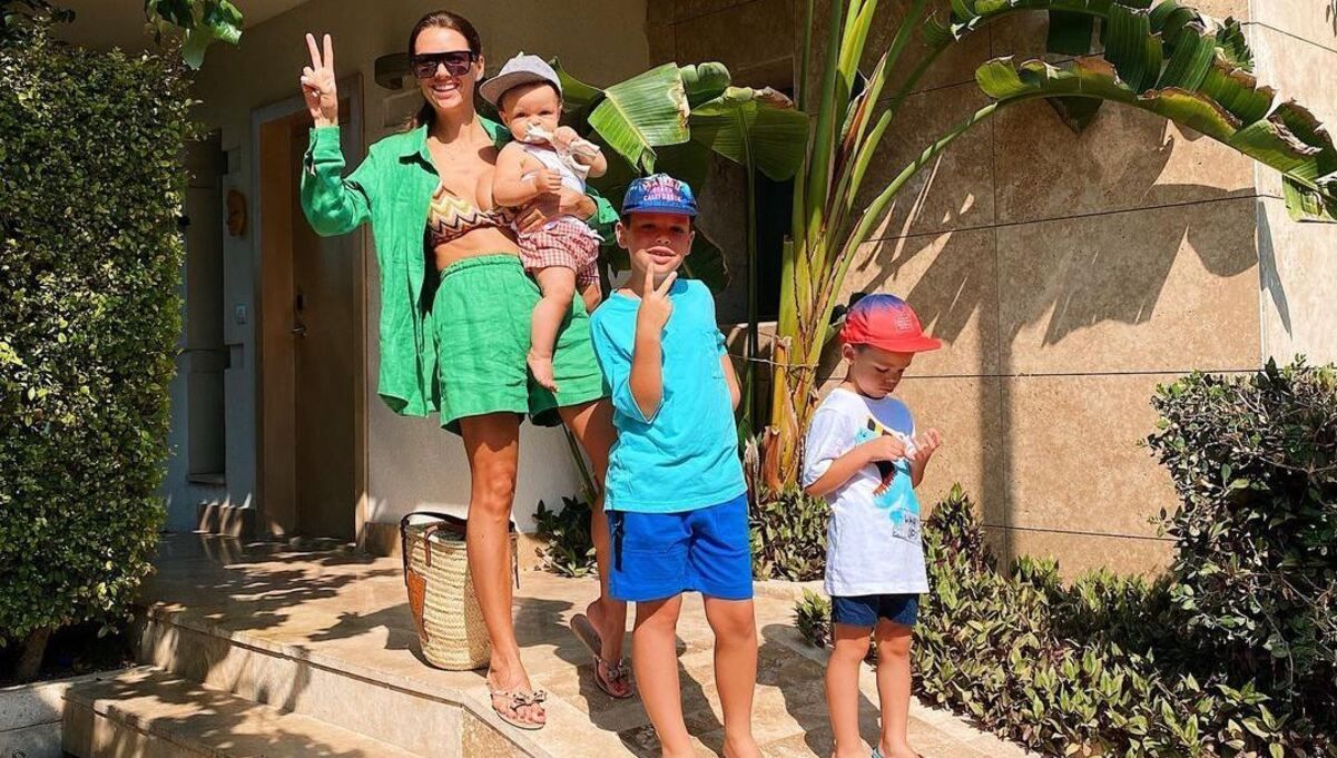 Йдемо не в школу, а на пляж, – сім'я Григорія Решетника відсвяткувала День знань у Туреччині - Новини шоу-бізнесу - Showbiz Йдемо не в школу, а на пляж, – сім'я Григорія Решетника відсвяткувала День знань у Туреччині - Новини шоу-бізнесу - Showbiz