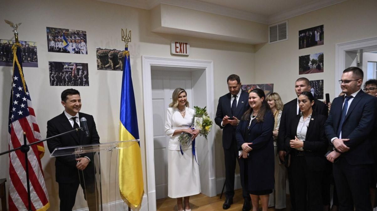 Елена Зеленская показала образ в белом костюме в Вашингтоне: фото нового выхода Елена Зеленская показала образ в белом костюме в Вашингтоне: фото нового выхода