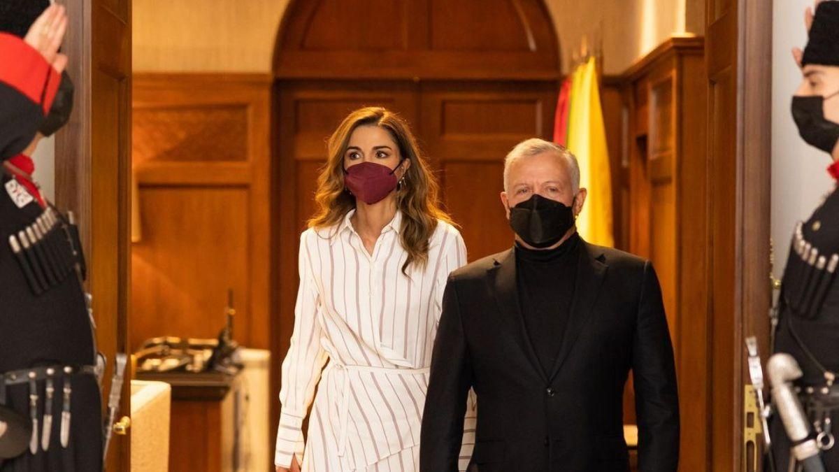 Королева Рания совершила новый выход в белом платье: фото нежного образа Королева Рания совершила новый выход в белом платье: фото нежного образа