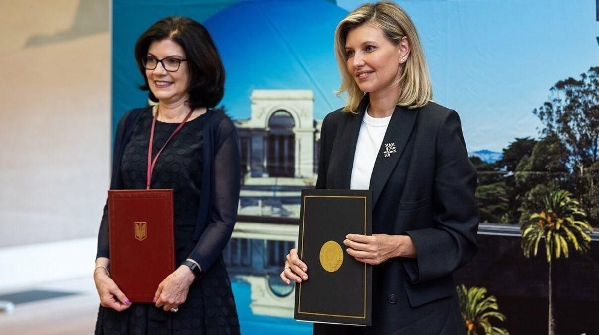 Елена Зеленская предстала в темном элегантном костюме: новый выход в США Елена Зеленская предстала в темном элегантном костюме: новый выход в США