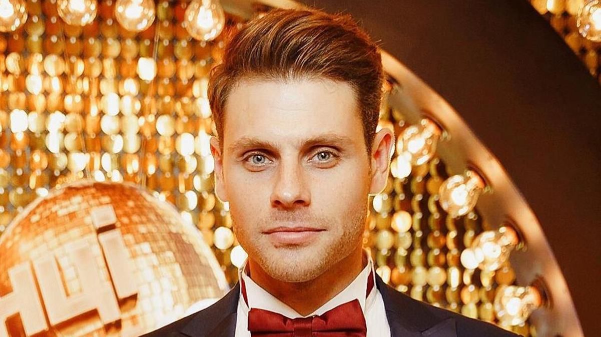 Артур Логай из "Танцев со звездами" рассказал, как чуть не уронил партнершу во время поддержки Артур Логай из "Танцев со звездами" рассказал, как чуть не уронил партнершу во время поддержки