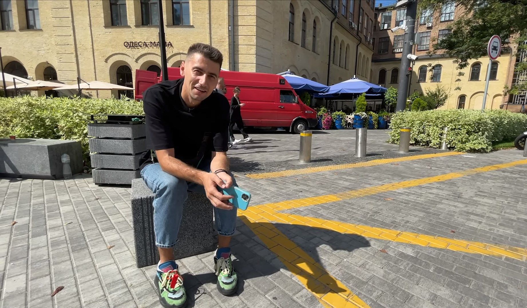 Скупаю цветы, – Александр Эллерт ответил, в каких отношениях с Ксенией Мишиной Скупаю цветы, – Александр Эллерт ответил, в каких отношениях с Ксенией Мишиной