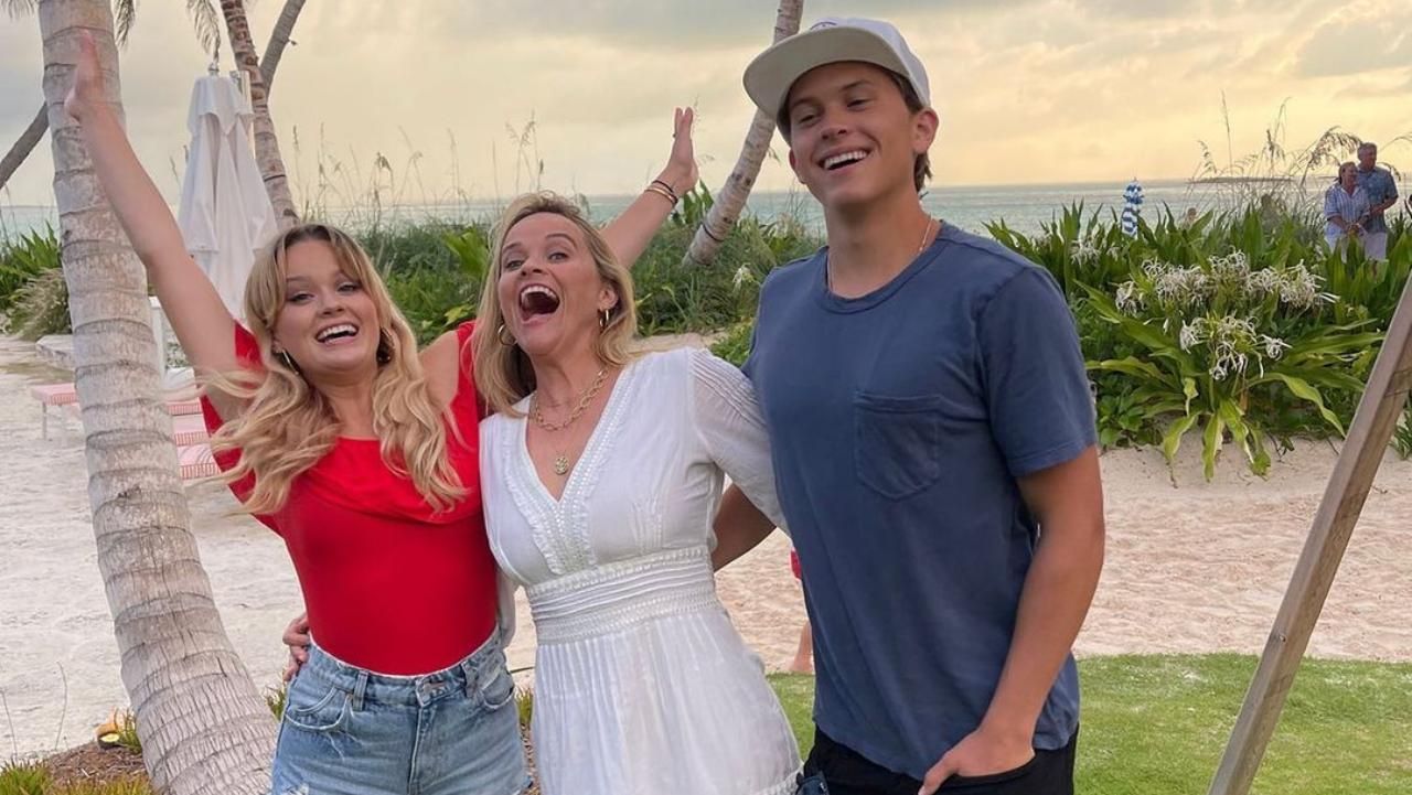 Різ Візерспун ніжно привітала свою доньку з 22-річчям: "Я пишаюся тобою" - Новини шоу-бізнесу - Showbiz Різ Візерспун ніжно привітала свою доньку з 22-річчям: "Я пишаюся тобою" - Новини шоу-бізнесу - Showbiz