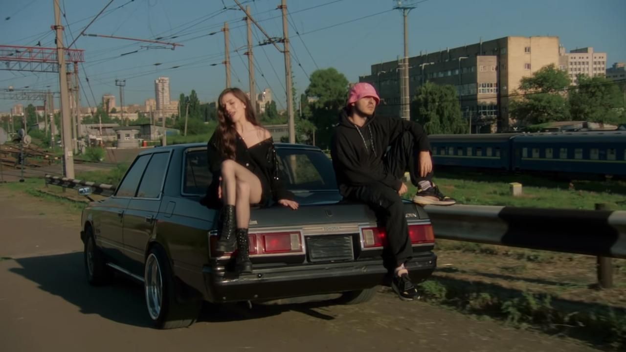 Группа KALUSH спела с Кристиной Соловий: проникновенный клип на песню "Такси" Группа KALUSH спела с Кристиной Соловий: проникновенный клип на песню "Такси"