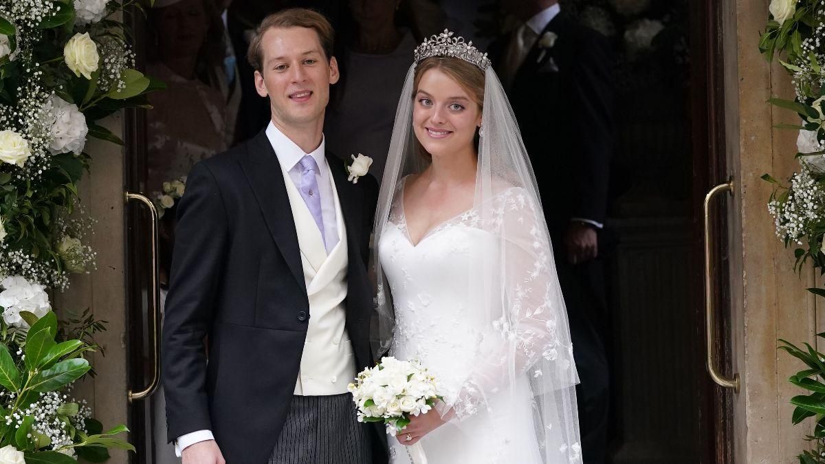 Онука британської принцеси Олександри вийшла заміж: фото королівського весілля - Новини шоу-бізнесу - Showbiz