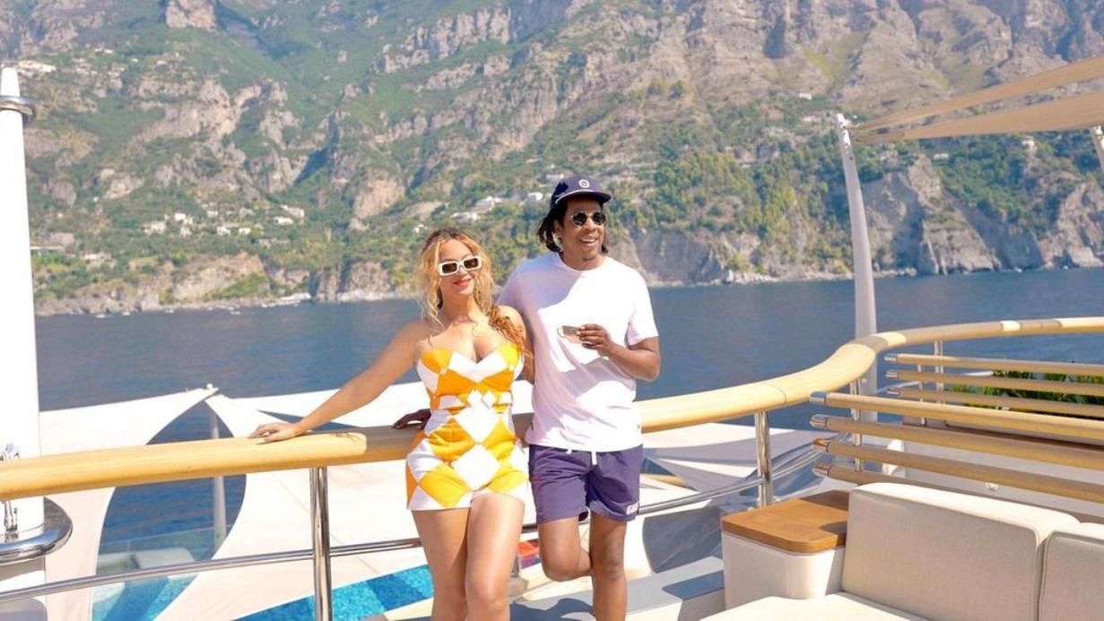 Пока длился Met Gala: Бейонсе пропустила бал костюмов, отдыхая на яхте Безоса Пока длился Met Gala: Бейонсе пропустила бал костюмов, отдыхая на яхте Безоса