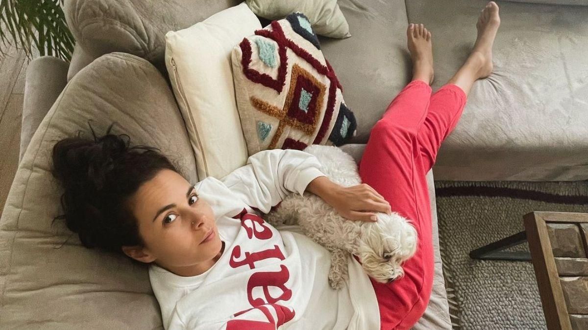 Настя Каменських показала, як проходить її ранок: фото в домашньому костюмі та без макіяжу - Новини шоу-бізнесу - Showbiz Настя Каменських показала, як проходить її ранок: фото в домашньому костюмі та без макіяжу - Новини шоу-бізнесу - Showbiz