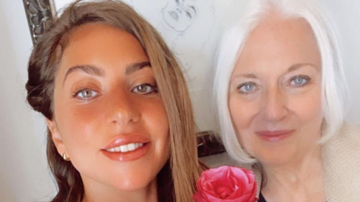 Леди Гага опубликовала редкое фото с мамой Леди Гага опубликовала редкое фото с мамой