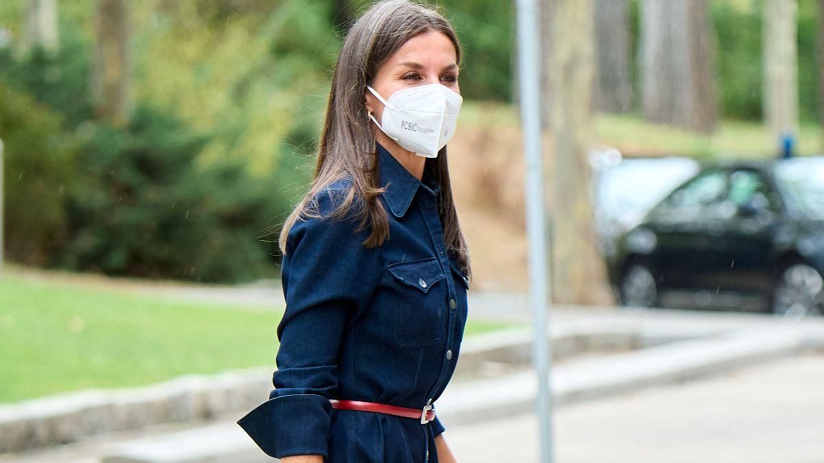 Королева Летиция на рабочую встречу надела платье из денима: фото нового выхода Королева Летиция на рабочую встречу надела платье из денима: фото нового выхода