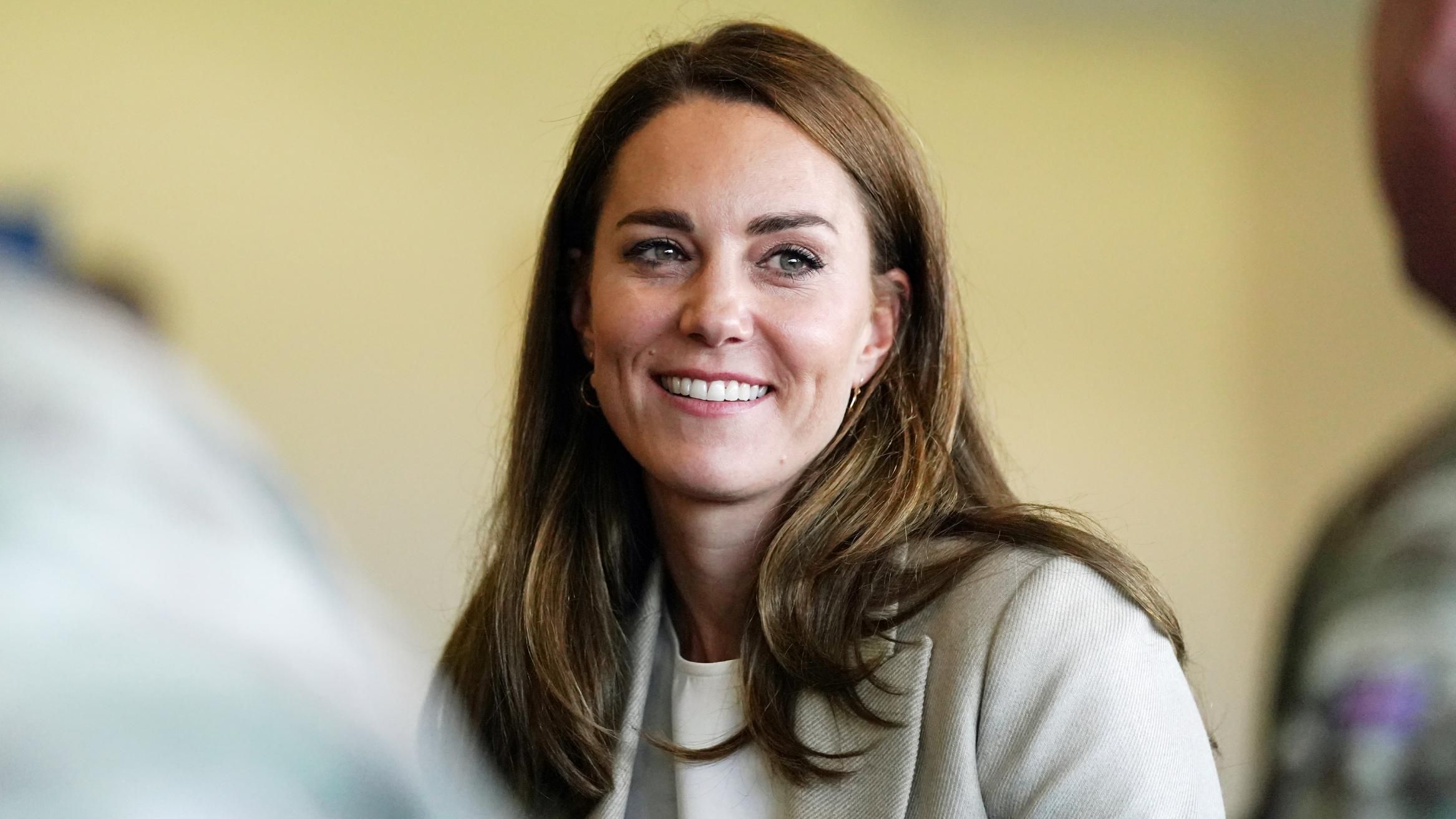 Довгоочікуване повернення: Кейт Міддлтон вперше за 2 місяці здійснила офіційний вихід – фото - Новини шоу-бізнесу - Showbiz Довгоочікуване повернення: Кейт Міддлтон вперше за 2 місяці здійснила офіційний вихід – фото - Новини шоу-бізнесу - Showbiz