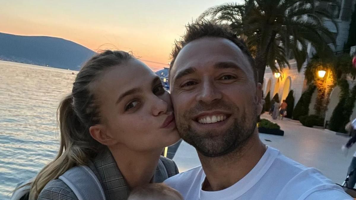 Дружина Макса Михайлюка з "Холостяка" показала фото з сімейної подорожі в Чорногорію - Новини шоу-бізнесу - Showbiz Дружина Макса Михайлюка з "Холостяка" показала фото з сімейної подорожі в Чорногорію - Новини шоу-бізнесу - Showbiz