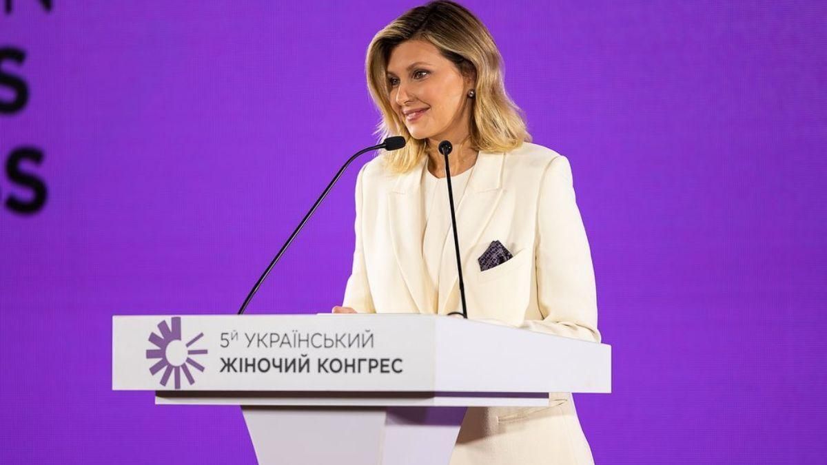 Олена Зеленська виступила на Українському Жіночому Конгресі: фото в молочному костюмі - Showbiz Олена Зеленська виступила на Українському Жіночому Конгресі: фото в молочному костюмі - Showbiz