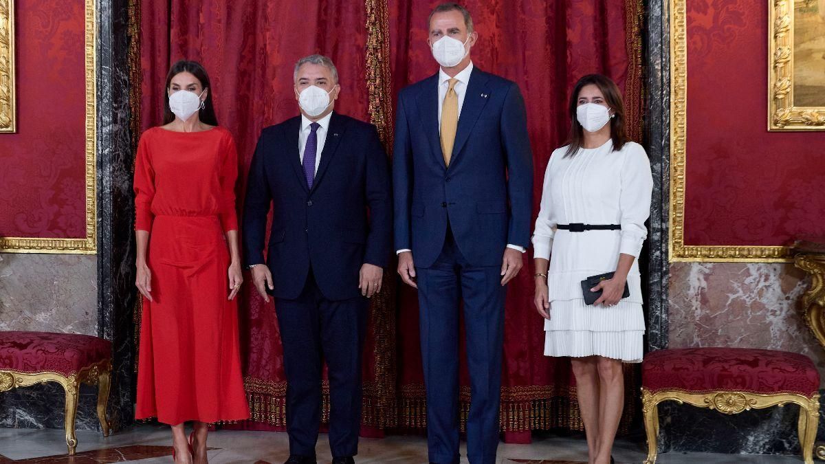 Королева Летиція позувала у розкішній червоній сукні: фото з офіційної зустрічі - Showbiz Королева Летиція позувала у розкішній червоній сукні: фото з офіційної зустрічі - Showbiz