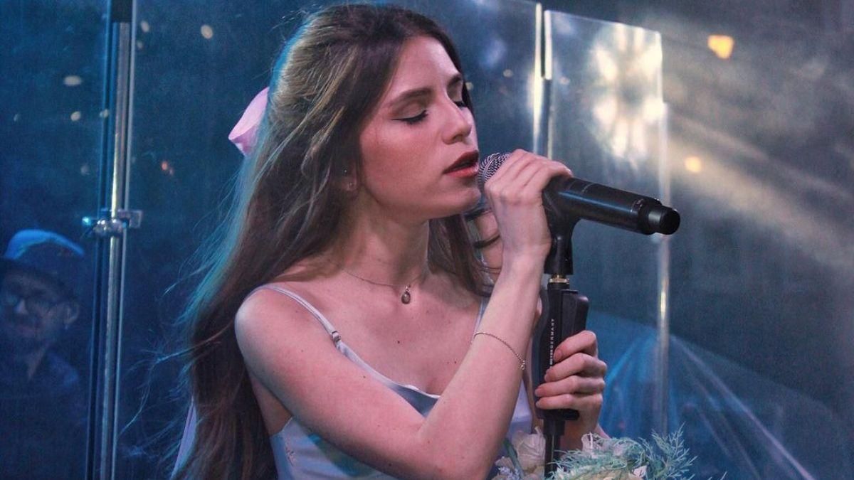 Песня русалки и херсонская верфь: Кристина Соловий презентовала клип "До краю" Песня русалки и херсонская верфь: Кристина Соловий презентовала клип "До краю"