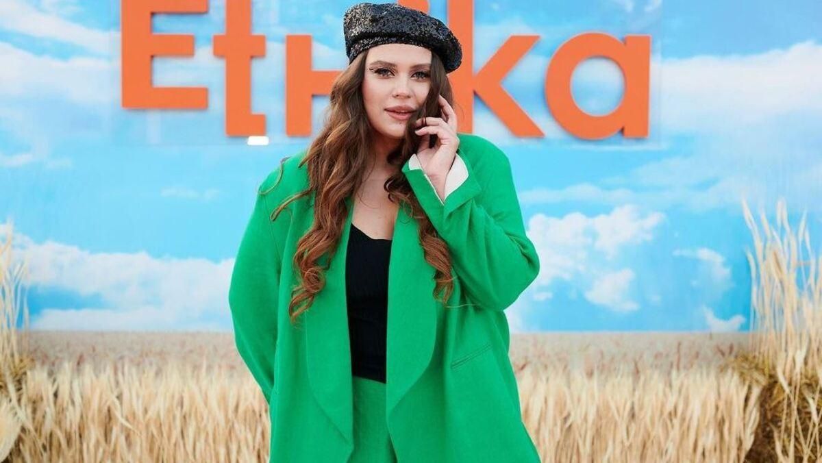 Солістка гурту KAZKA вперше розповіла, що перебуває у нових стосунках - Новини шоу-бізнесу - Showbiz Солістка гурту KAZKA вперше розповіла, що перебуває у нових стосунках - Новини шоу-бізнесу - Showbiz