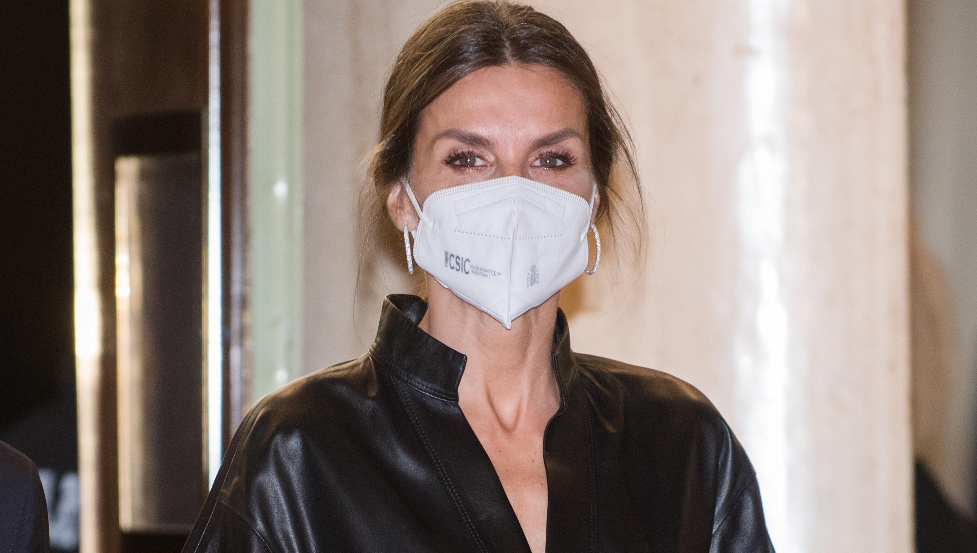 Королева Летиція вразила сміливим образом у шкіряній сукні: фото нового виходу - Showbiz Королева Летиція вразила сміливим образом у шкіряній сукні: фото нового виходу - Showbiz