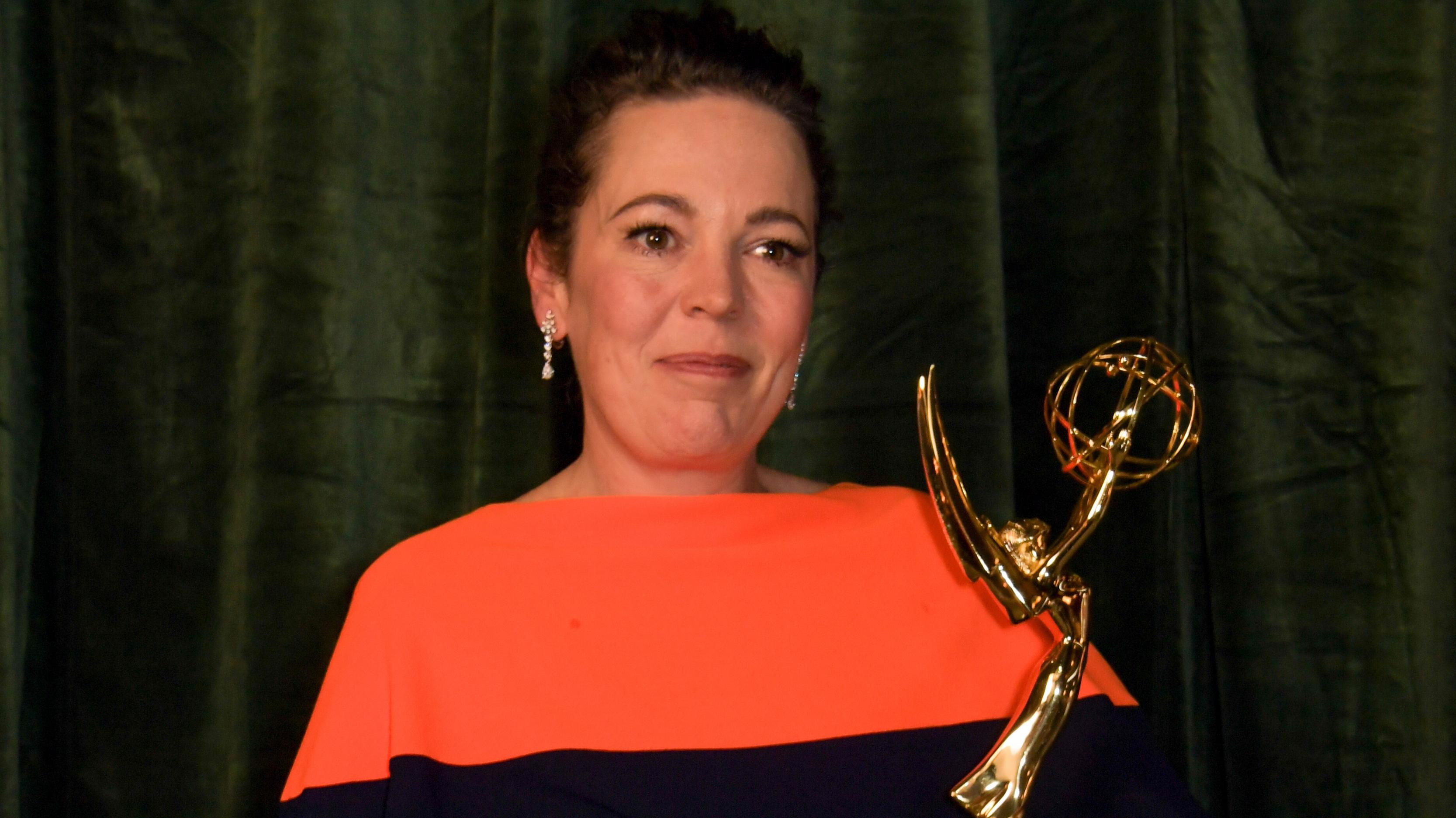 Зірка "Корони" згадала про батька на премії Еммі, який помер в час пандемії - Новини шоу-бізнесу - Showbiz Зірка "Корони" згадала про батька на премії Еммі, який помер в час пандемії - Новини шоу-бізнесу - Showbiz