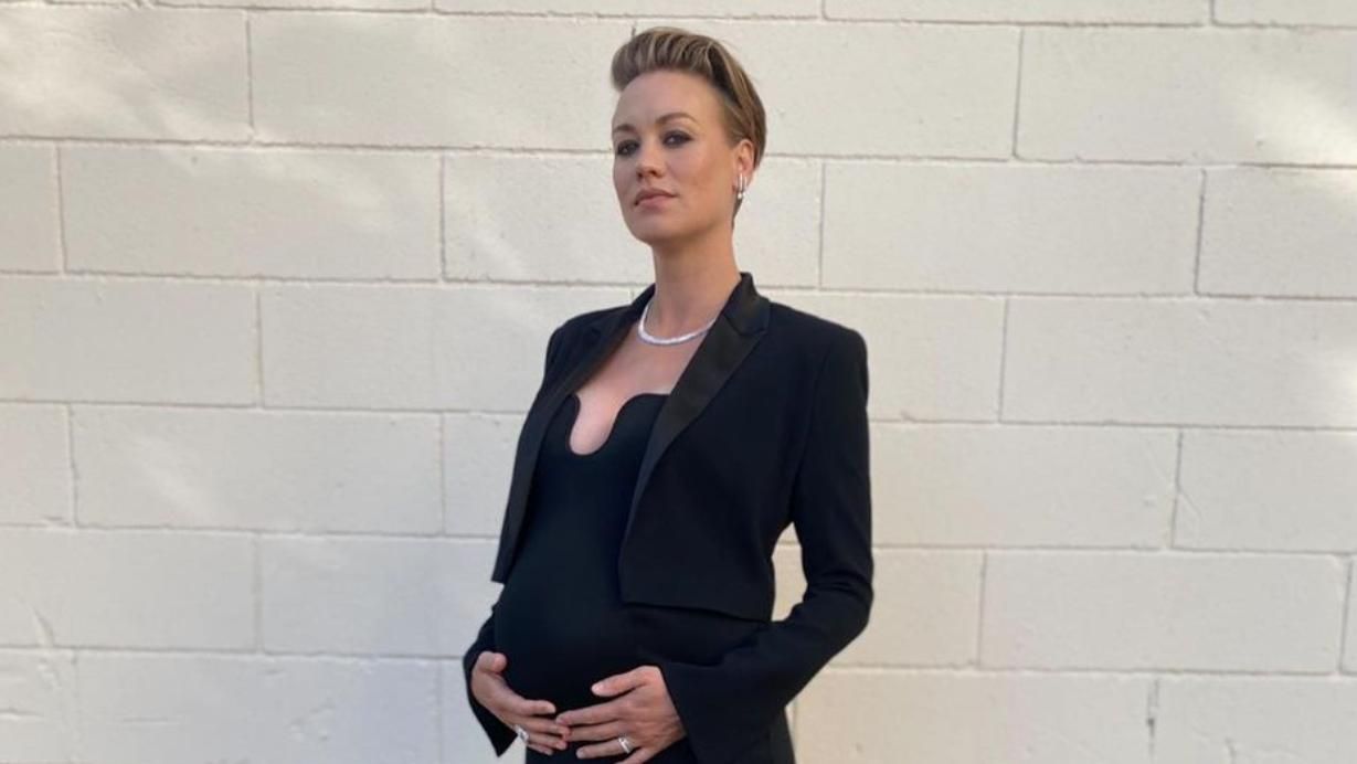 Вагітна зірка "Оповіді служниці" Івонн Страховскі побувала на Еммі онлайн: елегантні фото - Showbiz Вагітна зірка "Оповіді служниці" Івонн Страховскі побувала на Еммі онлайн: елегантні фото - Showbiz