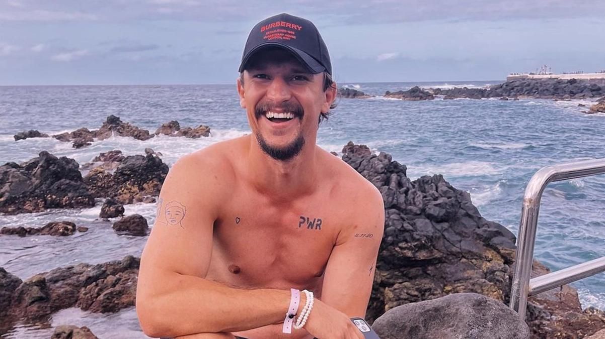 Тарас Цимбалюк пожаловался, что "заплывает жирком" на отдыхе в Испании Тарас Цимбалюк пожаловался, что "заплывает жирком" на отдыхе в Испании