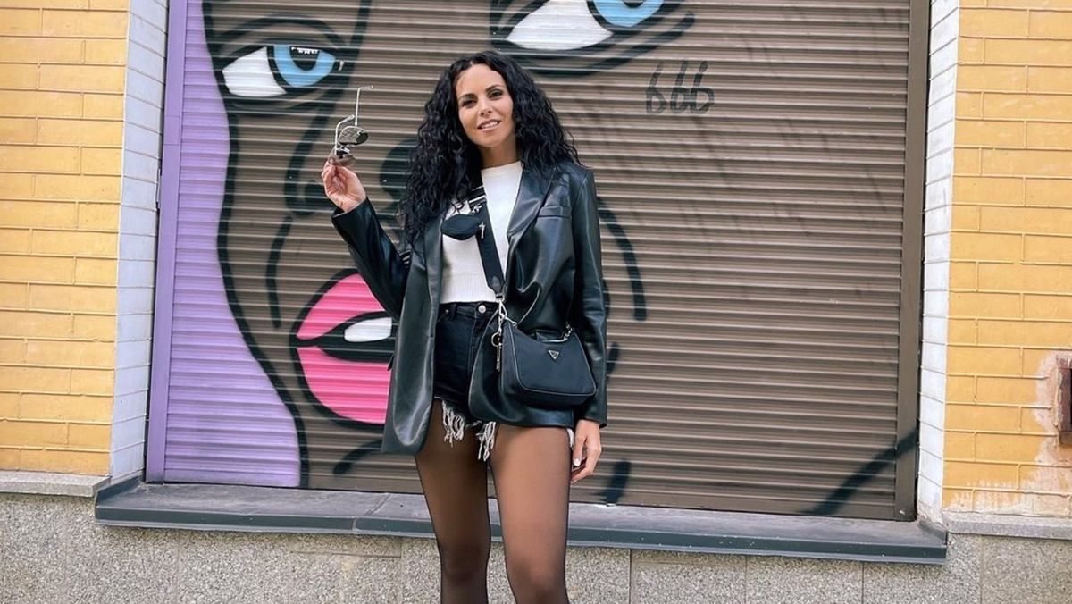 Настя Каменских показала осенний образ в мини-шортах и с сумкой Prada: фото Настя Каменских показала осенний образ в мини-шортах и с сумкой Prada: фото