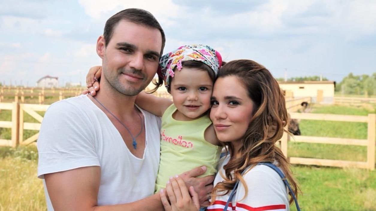 Звезда "Слуга народа" Галина Безрук сбежала от мужа: "Дни превратились в фильм ужасов" Звезда "Слуга народа" Галина Безрук сбежала от мужа: "Дни превратились в фильм ужасов"