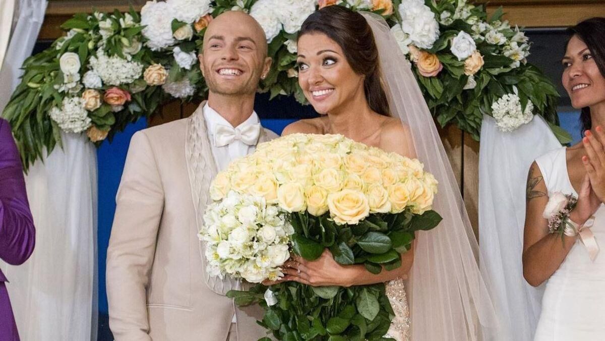 Жена Влада Ямы поздравила мужа с годовщиной брака и показала архивные фото со свадьбы Жена Влада Ямы поздравила мужа с годовщиной брака и показала архивные фото со свадьбы