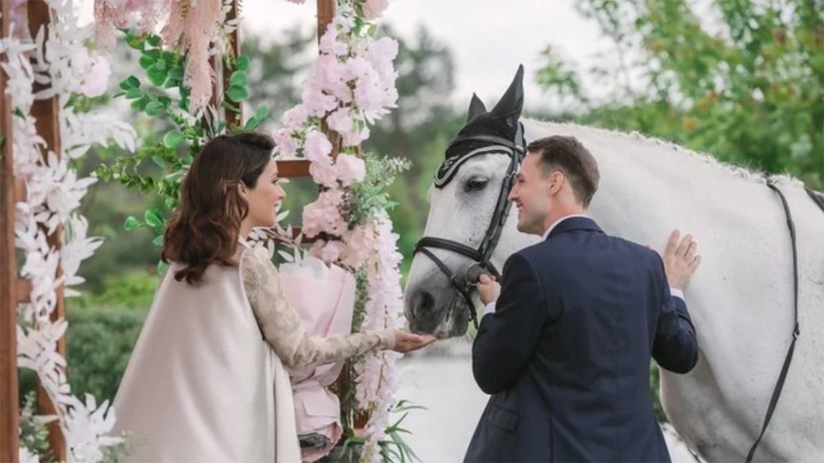 Нам дали 5 минут, – владелица лошади о стрессовых съемках 1 выпуска "Холостячки" Нам дали 5 минут, – владелица лошади о стрессовых съемках 1 выпуска "Холостячки"