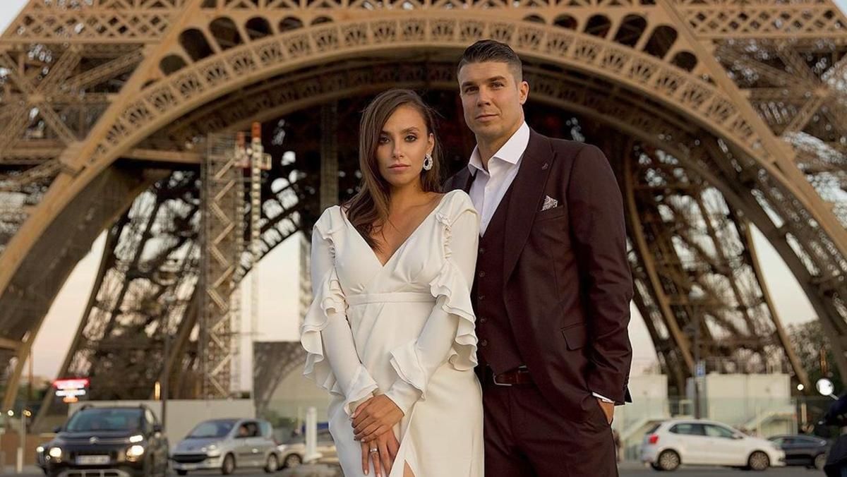 Экс-герой "Холостяка" Дмитрий Черкасов повез жену в Париж на годовщину свадьбы: фото