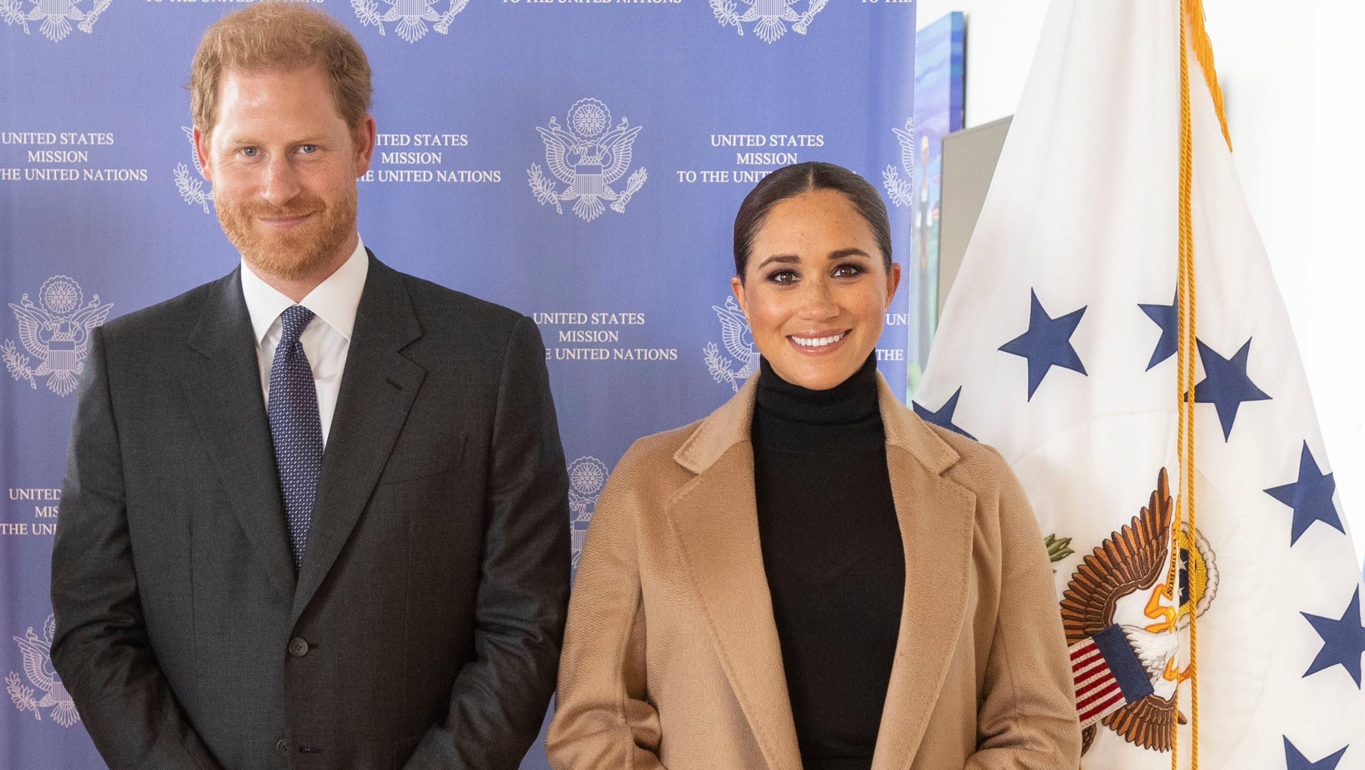 Меган Маркл і принц Гаррі прибули на ділову зустріч у Нью-Йорку: фото пари - Новини шоу-бізнесу - Showbiz Меган Маркл і принц Гаррі прибули на ділову зустріч у Нью-Йорку: фото пари - Новини шоу-бізнесу - Showbiz