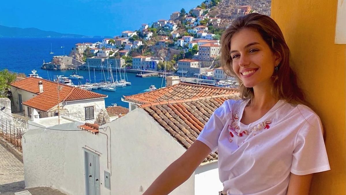 Дружина Дмитра Комарова показала, як відпочила в Греції: ефектні фото - Новини шоу-бізнесу - Showbiz